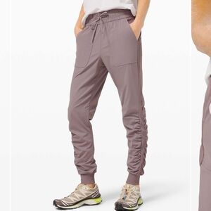 Lululemon Beyond the Studio Jogger
Lunar Rock